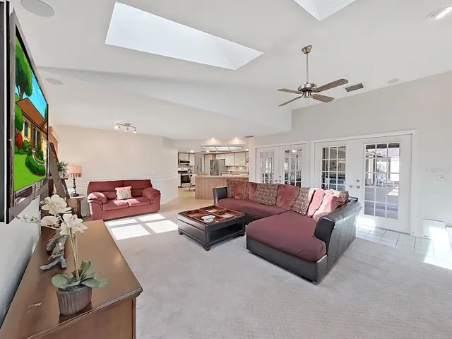 a view of livingroom with furniture