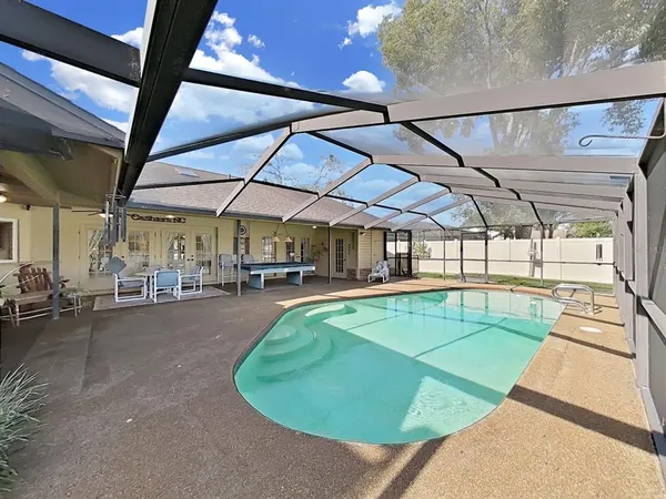 $549,900 | 305 Running Horse Road, Seffner, FL 33584