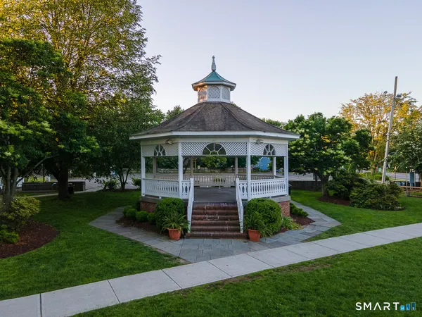 $3,000 | 131 Beach Road, Unit 104, Fairfield, CT 06824