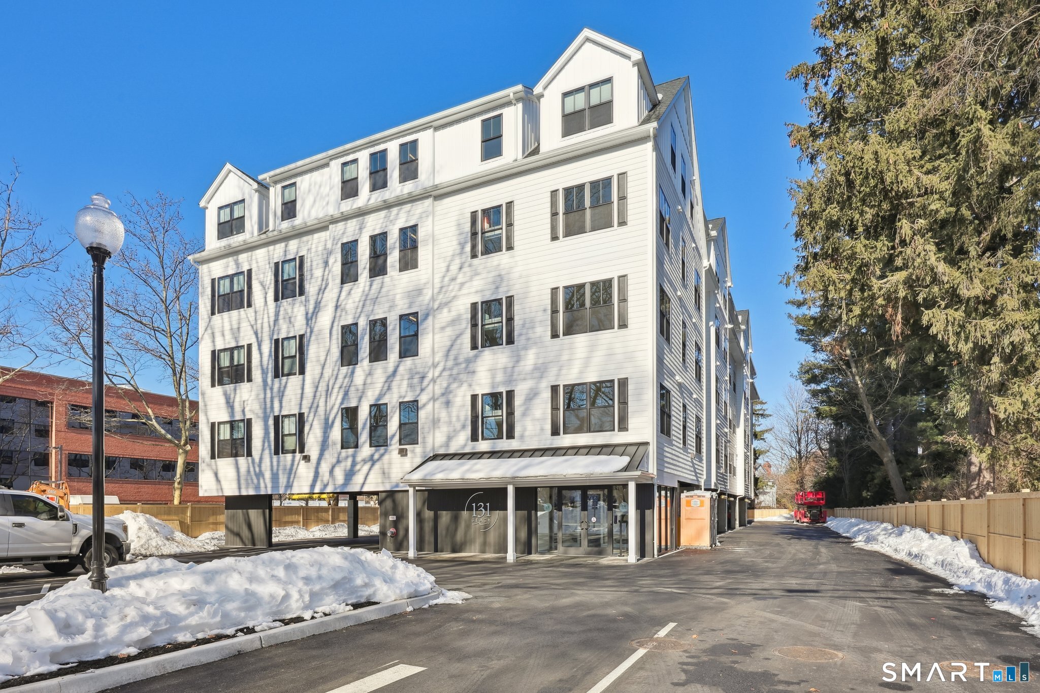 131 Beach Road, Unit 104 Fairfield, CT 06824 - Photo 19 of 21