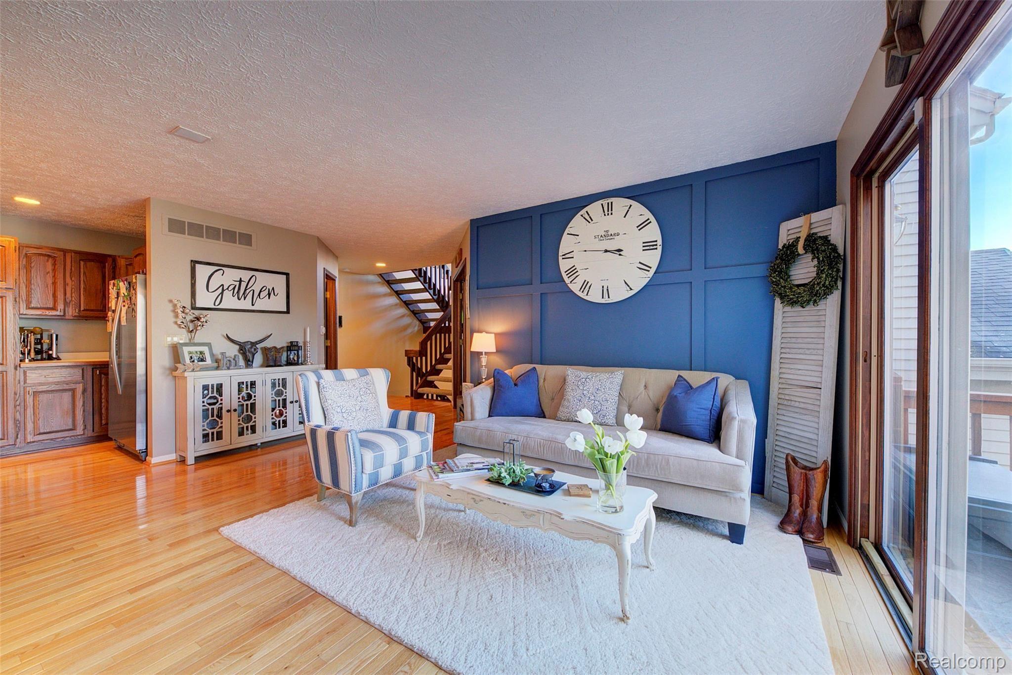 6577 Ridgeview Drive Clarkston, MI 48346 - Photo 18 of 44 13-Living Room.jpg