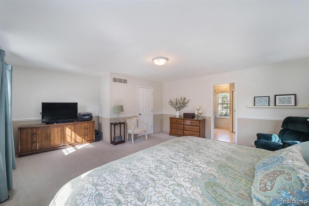 1126 Barneswood Lane Rochester Hills, MI 48306 - Photo 21 of 44