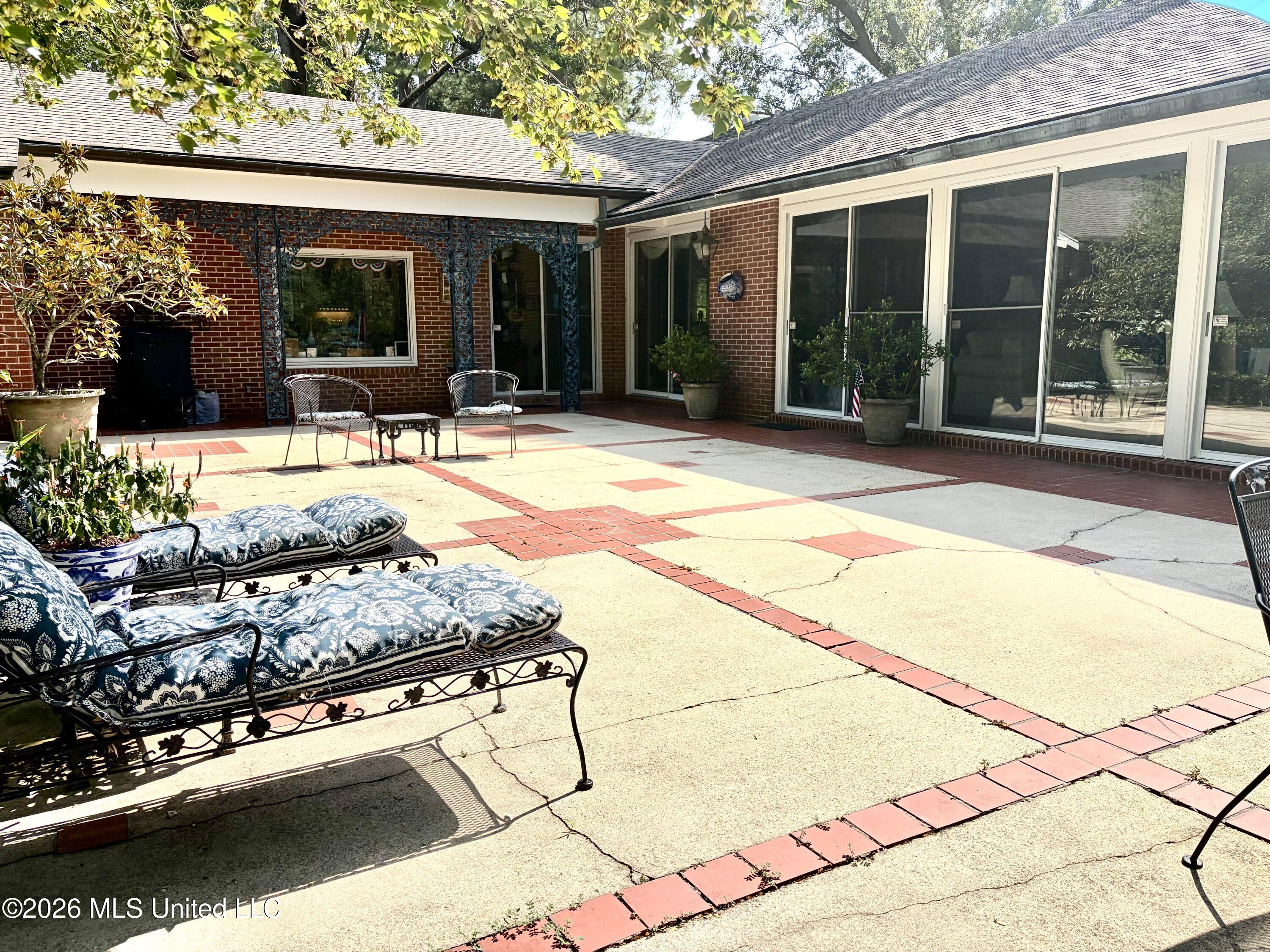 1858 East Lincoln Road Southeast Brookhaven, MS 39601 - Photo 13 of 74 Back patio
