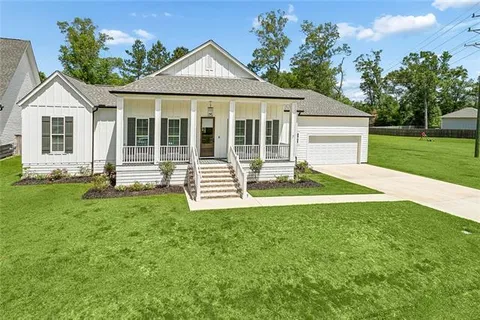 $495,777 | 316 Oak Hollow Drive, Madisonville, LA 70447