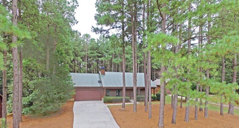 1180 Yacht Club Road Hartwell, GA 30643 - Photo 2 of 35 Gallery Image 2