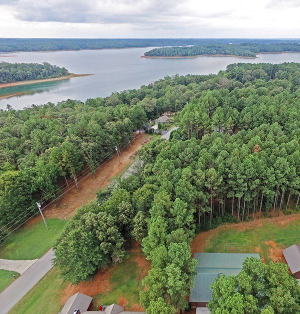 1180 Yacht Club Road Hartwell, GA 30643 - Photo 4 of 35 Gallery Image 4