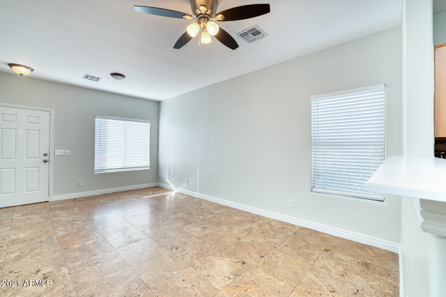 6330 West Riva Road Phoenix, AZ 85043 - Photo 4 of 19 Great Room