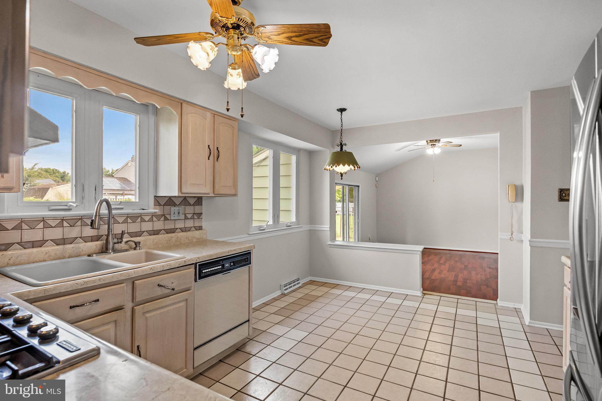 109 Cardinal Road Edgewater Park, NJ 08010 - Photo 12 of 31 Kitchen/Breakfast Area