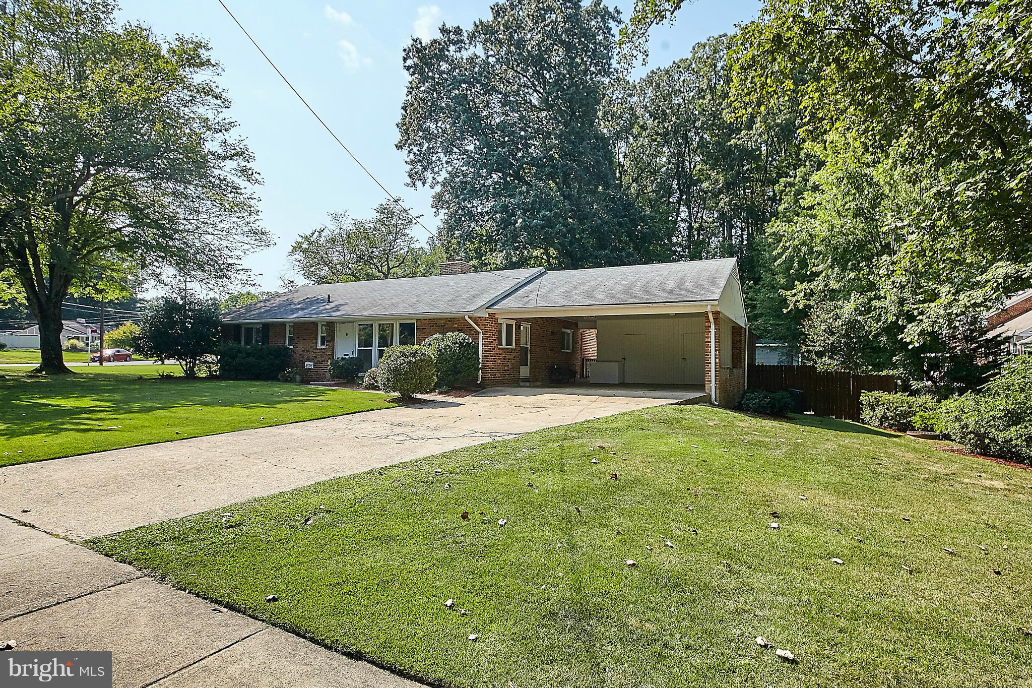 5540 Earlehurst Street Springfield, VA 22151 - Photo 2 of 30 a front view of a house with yard and green space