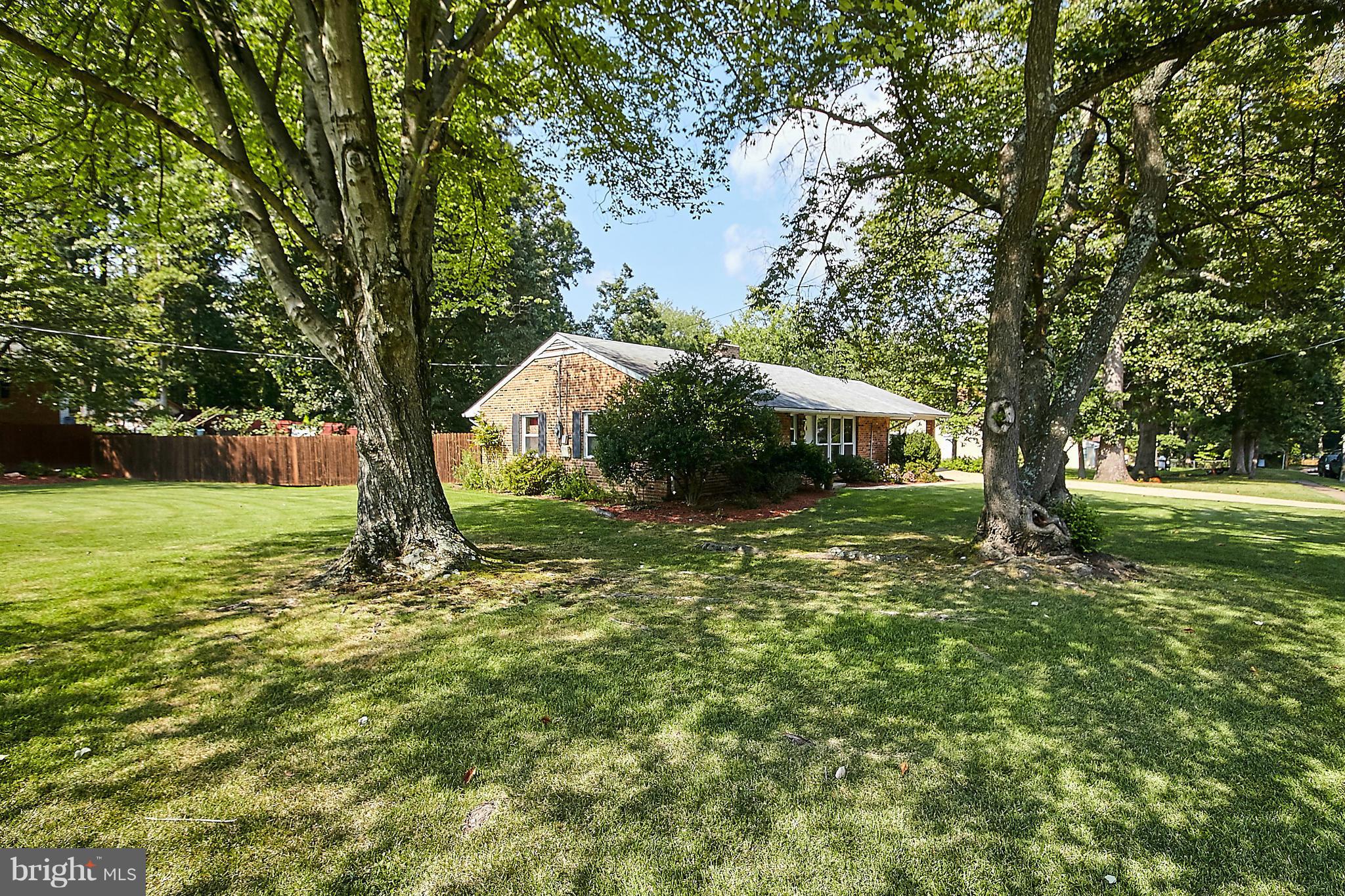 5540 Earlehurst Street Springfield, VA 22151 - Photo 3 of 30 a backyard of a house with lots of green space