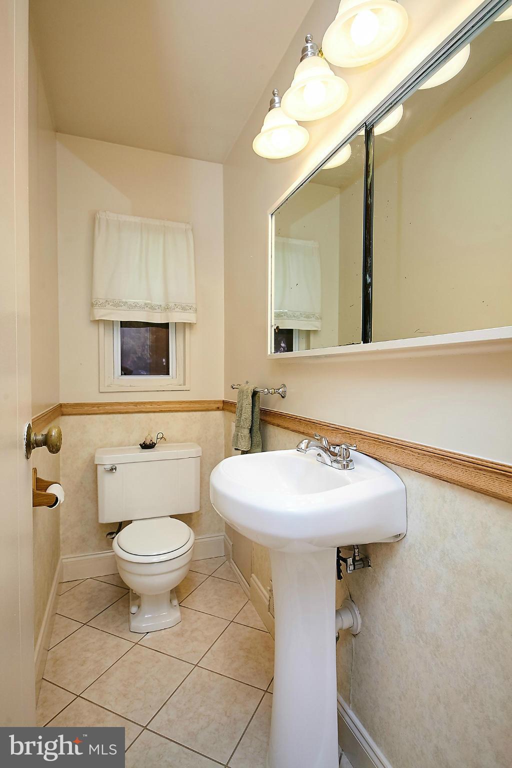 5540 Earlehurst Street Springfield, VA 22151 - Photo 22 of 30 a bathroom with a sink toilet a mirror and shower