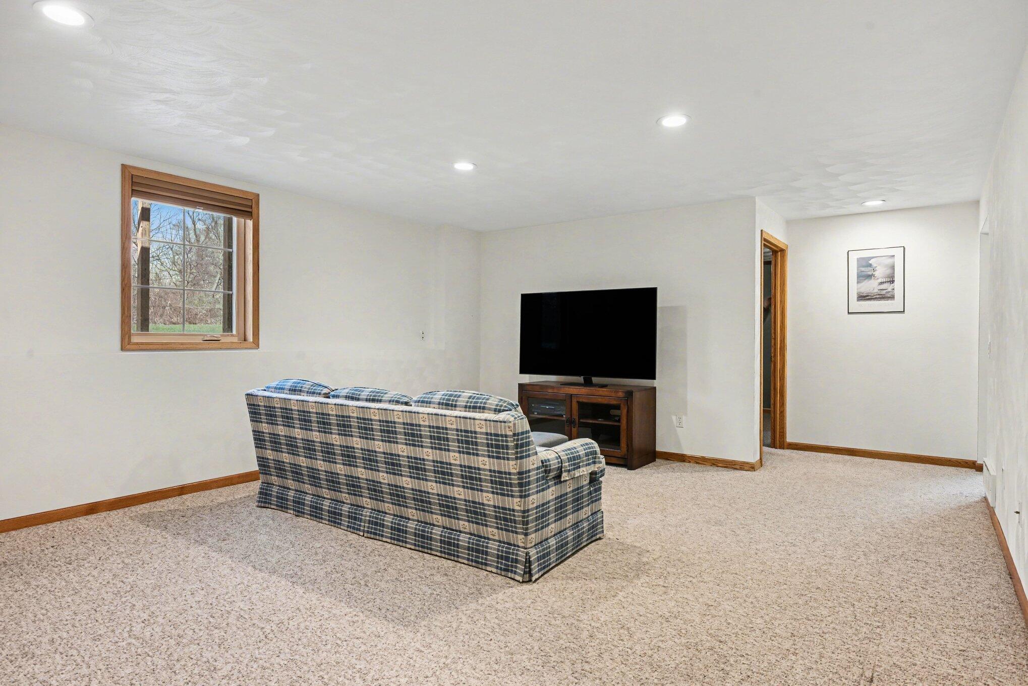 53126 Ridgeview Circle Paw Paw, MI 49079 - Photo 22 of 38 022_file_6477