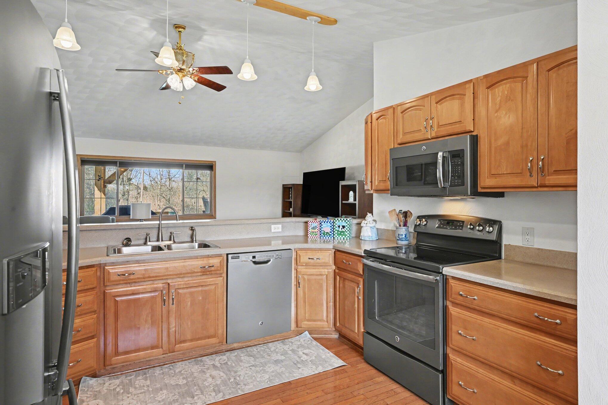 53126 Ridgeview Circle Paw Paw, MI 49079 - Photo 10 of 38 010_file_2766