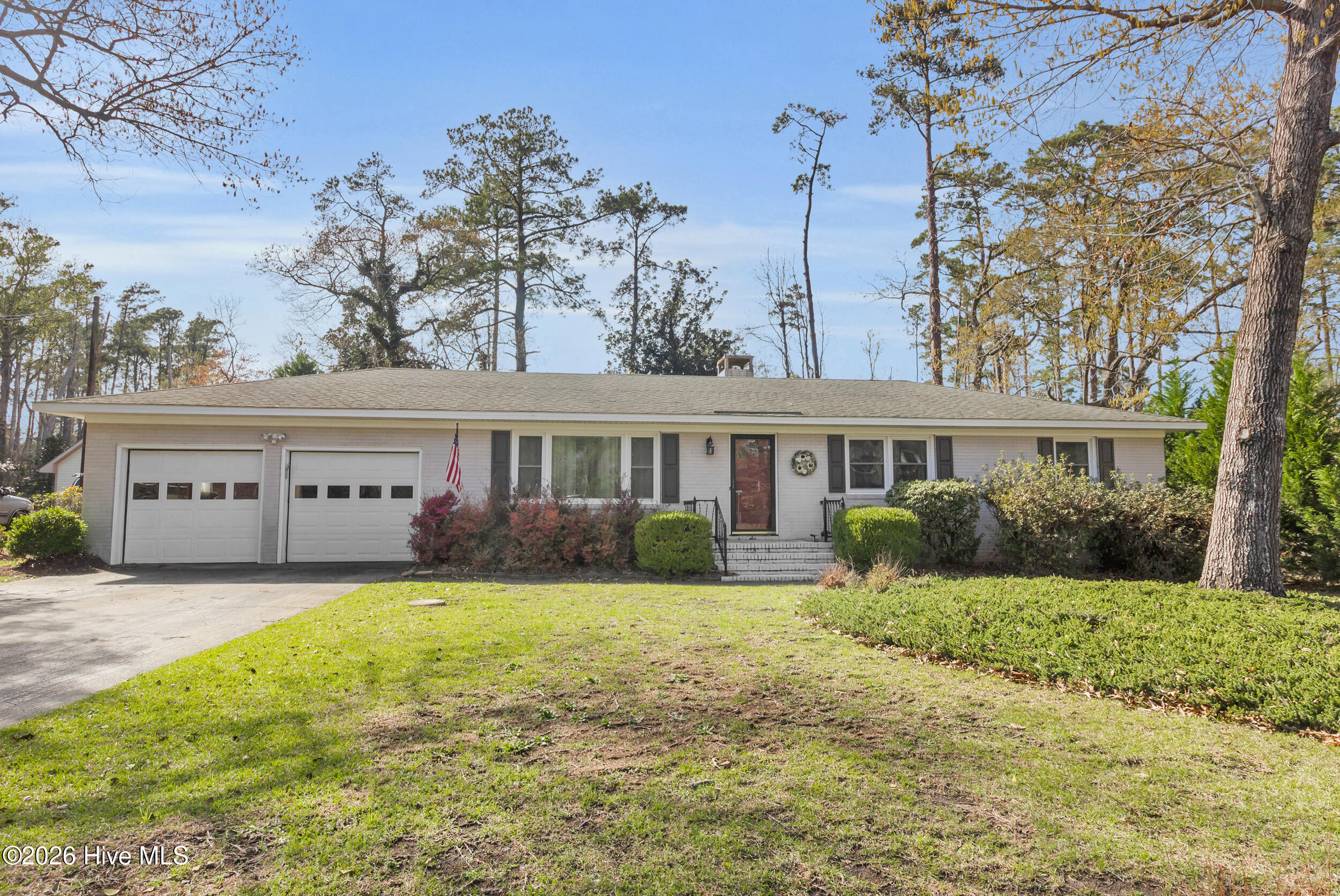 609 Edgehill Road Trent Woods, NC 28562 - Photo 1 of 49 Primary