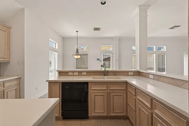 $2,600 | 2007 Baycliff Court, Pearland, TX 77584