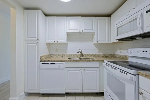 $1,750 | 1505 Crescent Circle, Unit A8, Lake Park, FL 33403