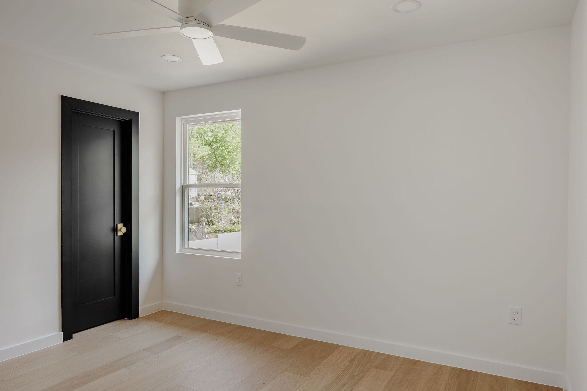 2210 Comburg Castle Way Austin, TX 78748 - Photo 31 of 40 an empty room with windows and fan