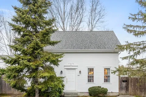 $2,800 | 54 R Broadway, Unit 3, Rockport, MA 01966