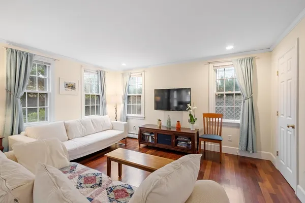 $2,800 | 54 R Broadway, Unit 3, Rockport, MA 01966