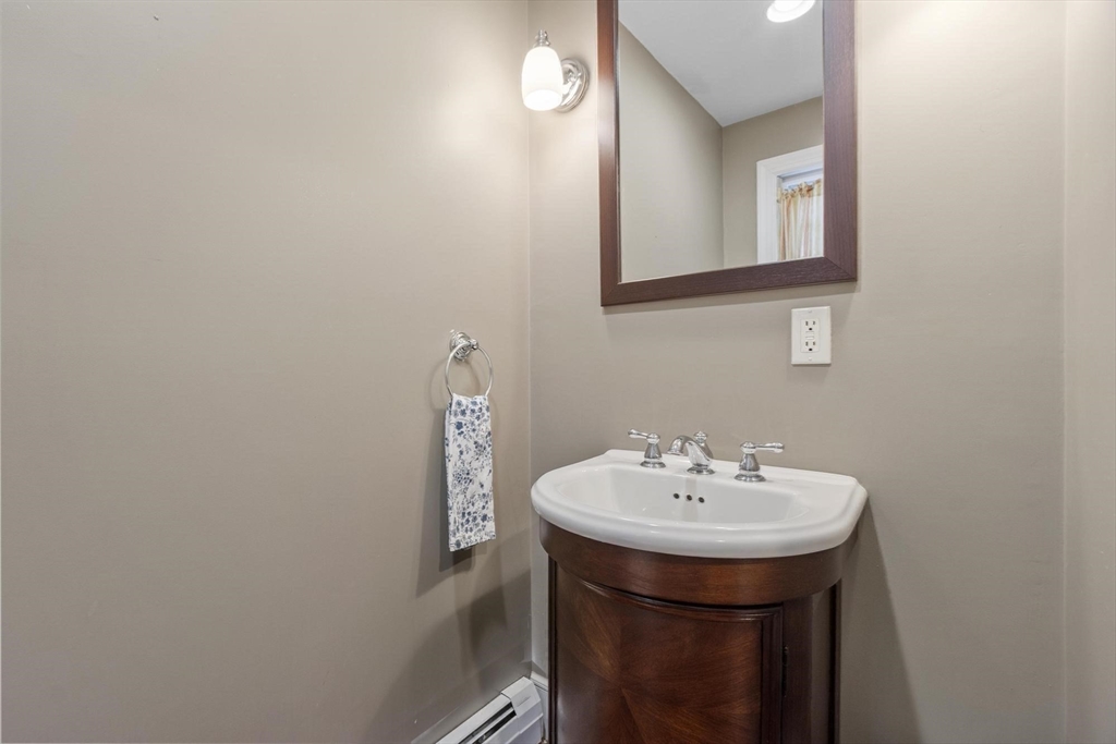 54 R Broadway, Unit 3 Rockport, MA 01966 - Photo 7 of 32