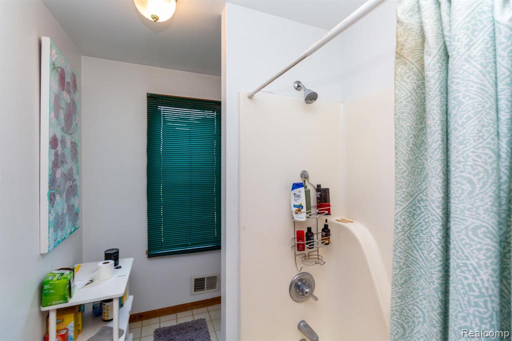 2394 Delano Road Oxford, MI 48371 - Photo 36 of 68