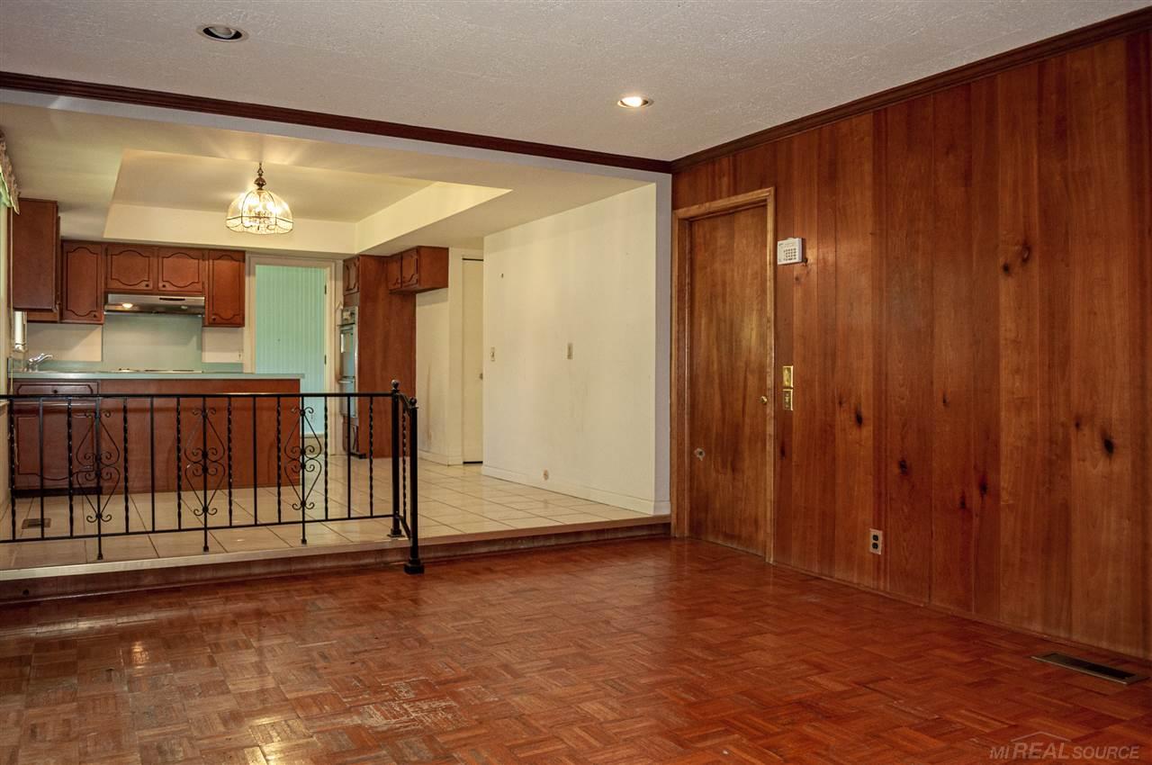 921 Cook Grosse Pointe, MI 48236 - Photo 13 of 26 50016843-13.JPG