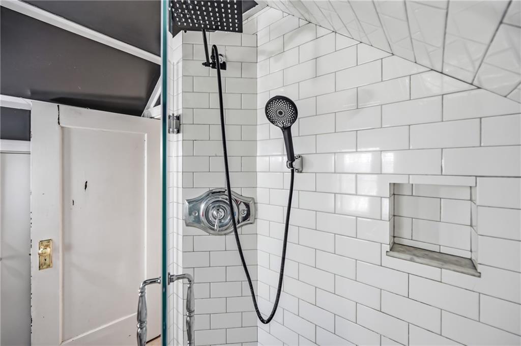 2411 Graceland Road New Castle, PA 16105 - Photo 28 of 50 a bathroom with a shower