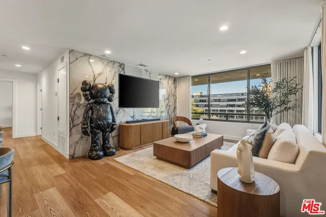 $764,999 | 121 South Hope Street, Unit 334, Los Angeles, CA 90012