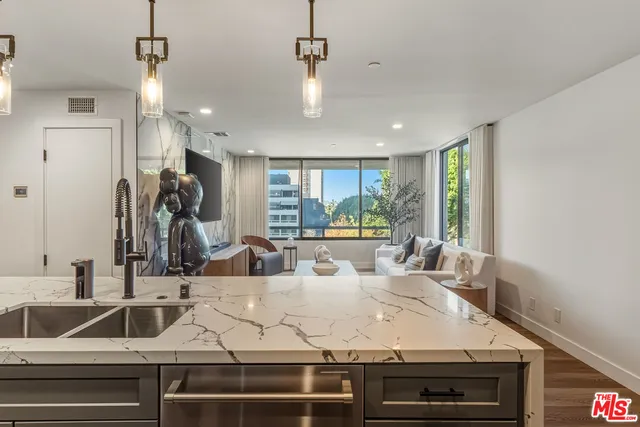 $764,999 | 121 South Hope Street, Unit 334, Los Angeles, CA 90012