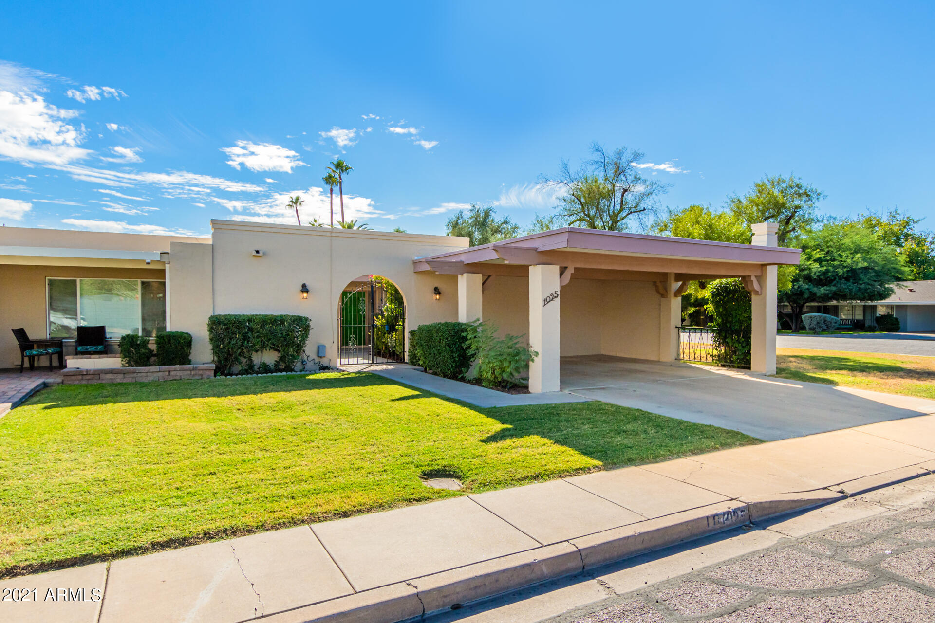 1025 West Berridge Lane Phoenix, AZ 85013 - Photo 1 of 30 Front of Home