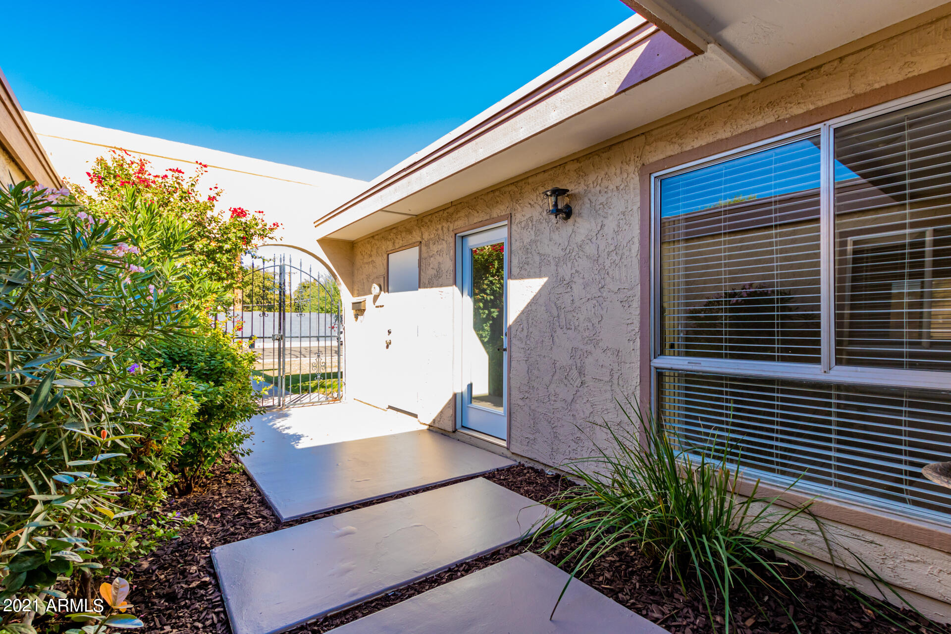 1025 West Berridge Lane Phoenix, AZ 85013 - Photo 3 of 30 Court Yard