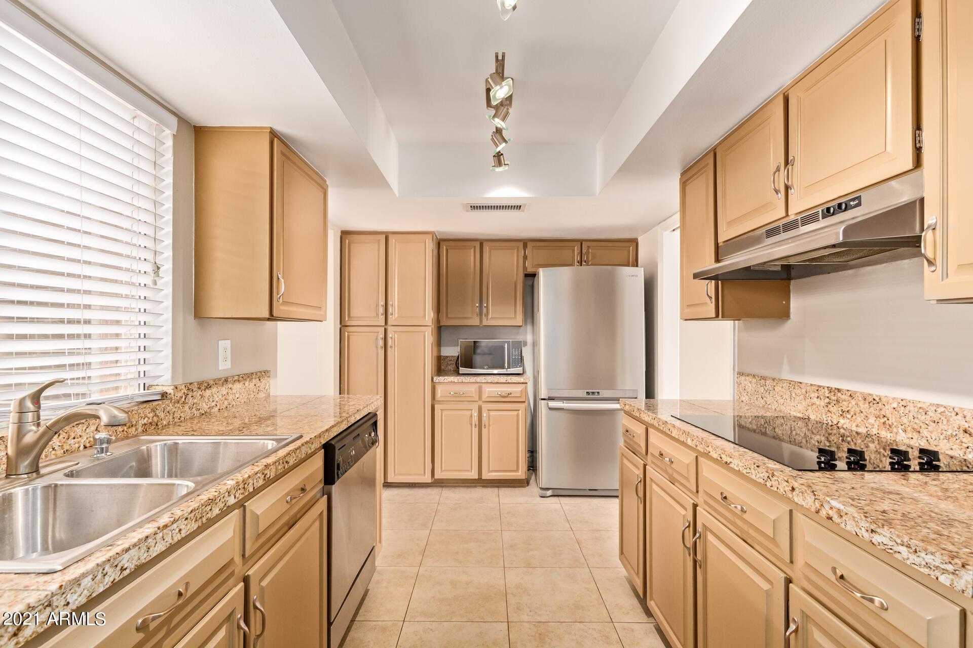 1025 West Berridge Lane Phoenix, AZ 85013 - Photo 10 of 30 Kitchen