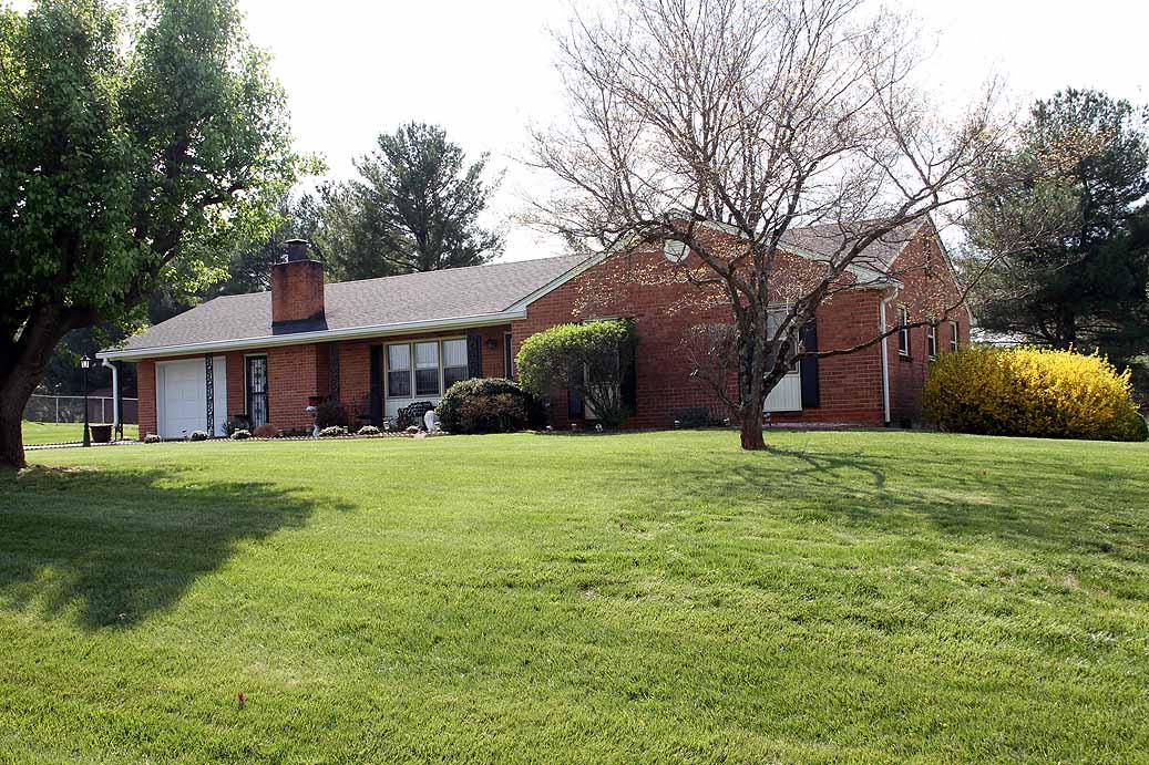 1707 Grandview Road Bedford, VA 24523 - Photo 25 of 28 Bedford_va_real_estate_003
