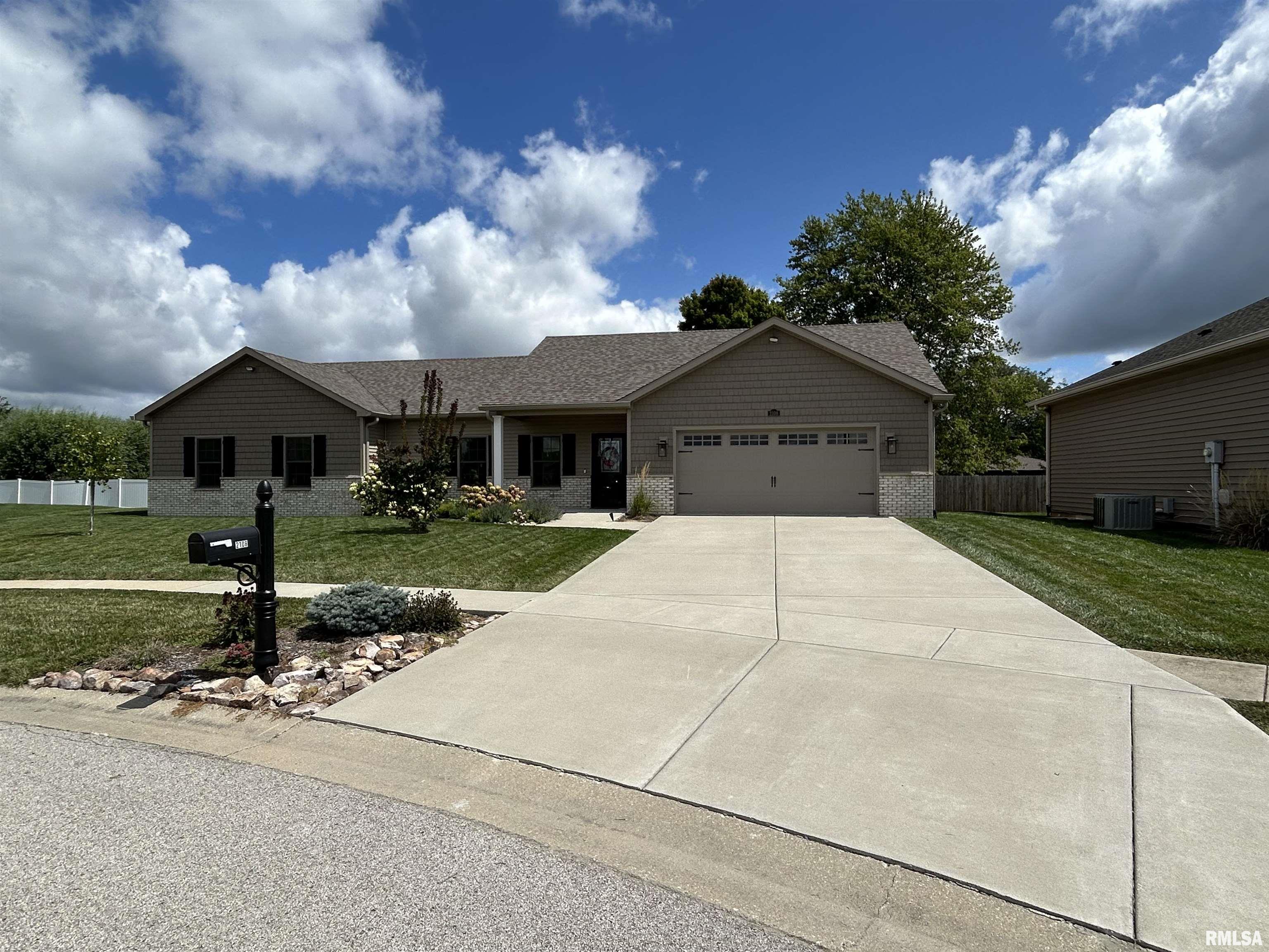 2108 Dubsdread Lane Springfield, IL 62711 - Photo 1 of 21