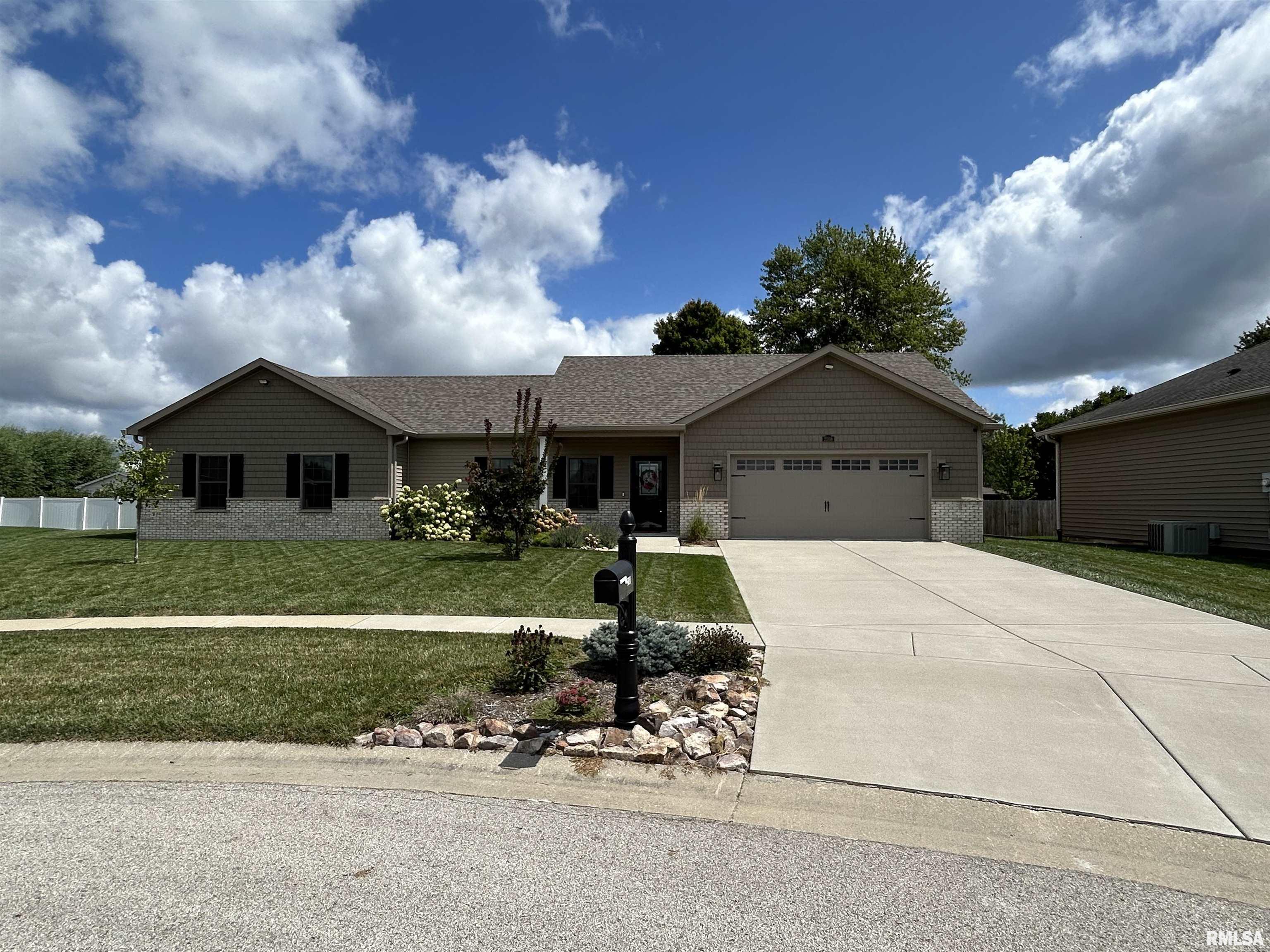 2108 Dubsdread Lane Springfield, IL 62711 - Photo 2 of 21