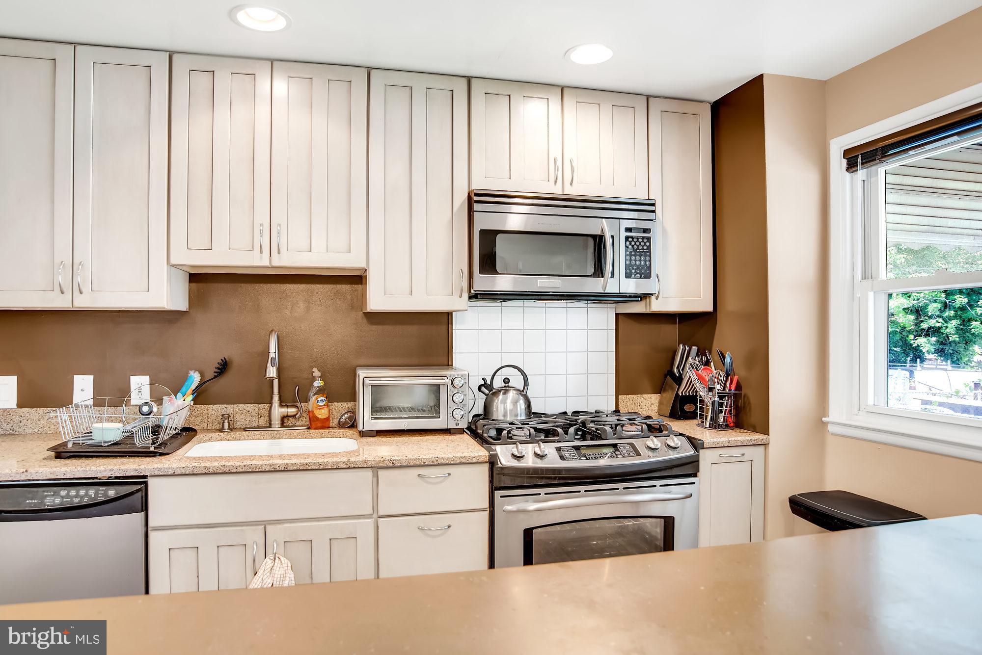 5442 Whitwood Road Baltimore, MD 21206 - Photo 9 of 25 Tall Cabinets