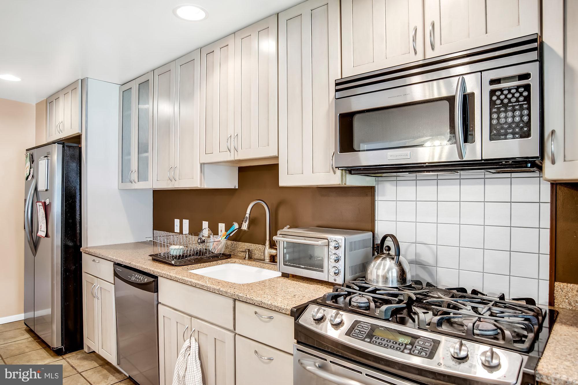 5442 Whitwood Road Baltimore, MD 21206 - Photo 10 of 25 Gas Range