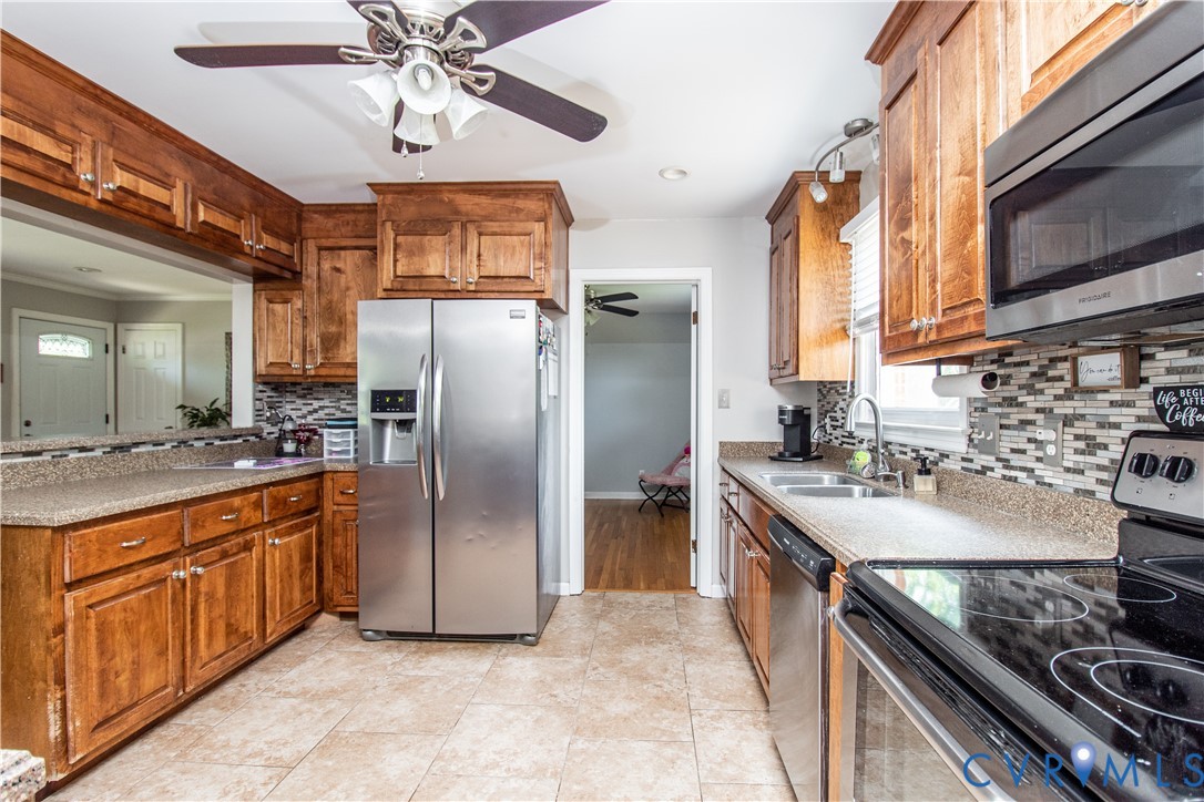 1109 Covington Road Colonial Heights, VA 23834 - Photo 13 of 30