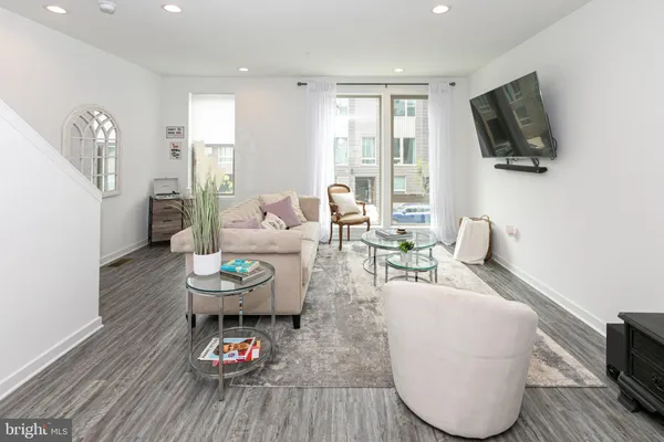 $3,200 | 3123 Beachview Lane, Philadelphia, PA 19125