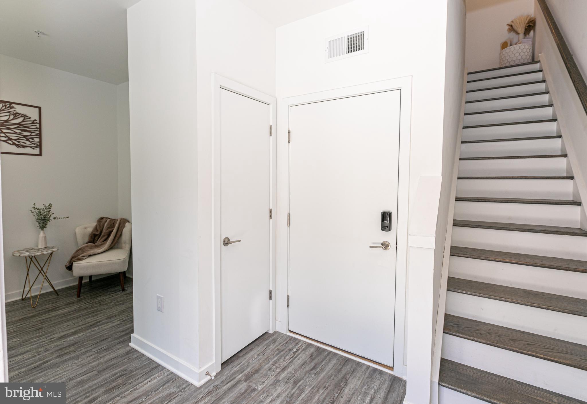 3123 Beachview Lane Philadelphia, PA 19125 - Photo 3 of 47