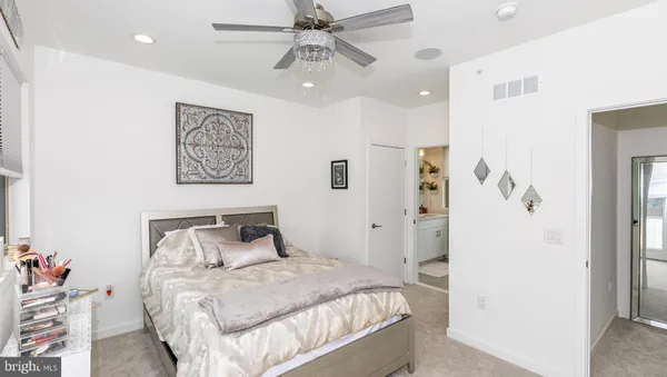 $3,200 | 3123 Beachview Lane, Philadelphia, PA 19125