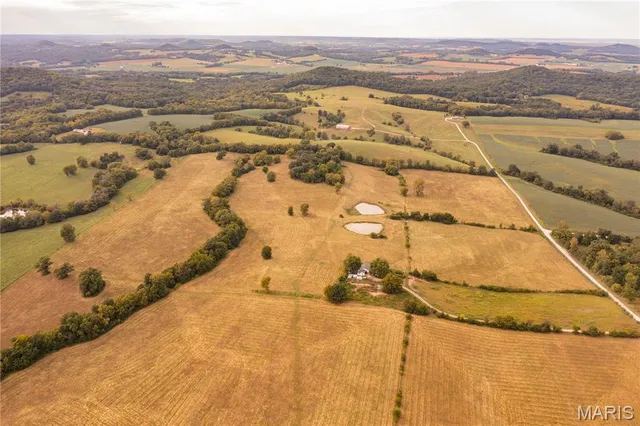 $693,000 | 255 Gnade Road, Elsberry, MO 63343