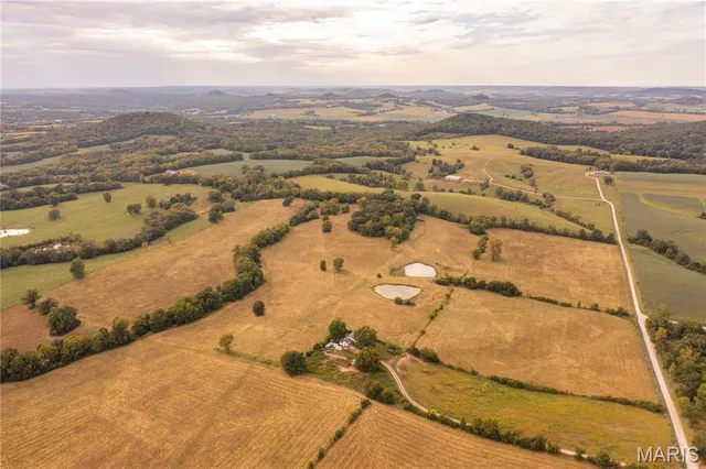 $693,000 | 255 Gnade Road, Elsberry, MO 63343