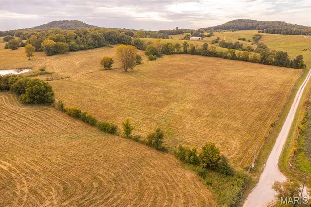 $693,000 | 255 Gnade Road, Elsberry, MO 63343