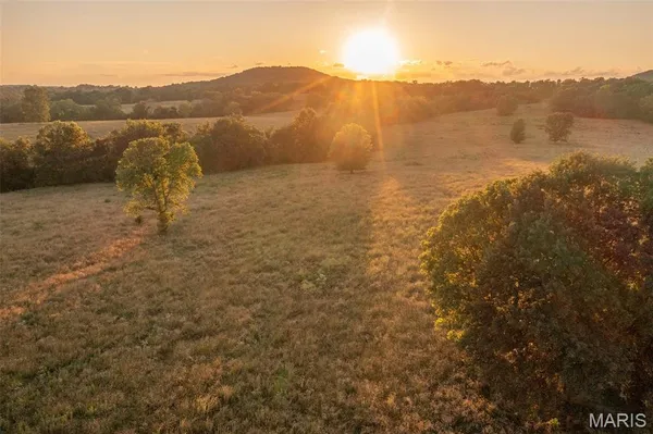 $693,000 | 255 Gnade Road, Elsberry, MO 63343