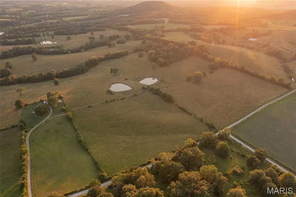 $693,000 | 255 Gnade Road, Elsberry, MO 63343