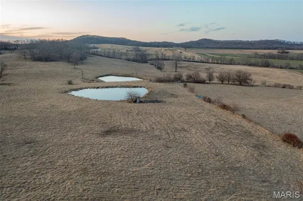 $693,000 | 255 Gnade Road, Elsberry, MO 63343
