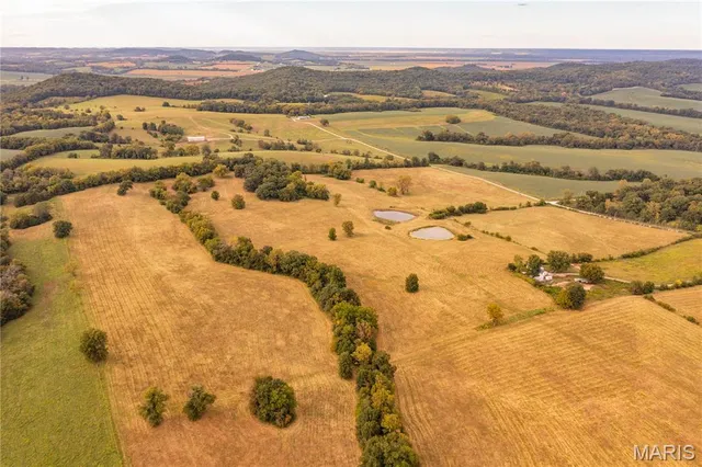 $693,000 | 255 Gnade Road, Elsberry, MO 63343