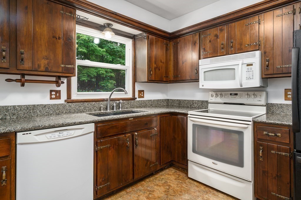 11 Cold Spring Road Southampton, MA 01073 - Photo 18 of 40