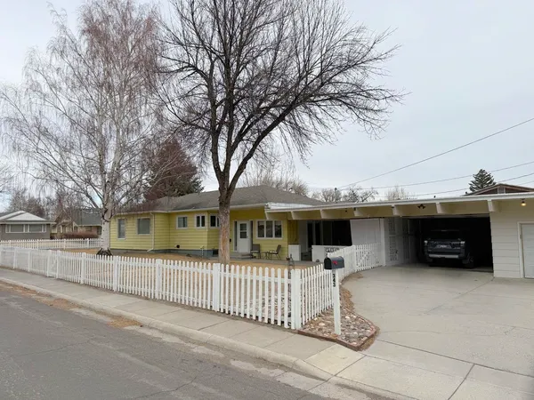 $308,000 | 343 North 1st Street, Riverton, WY 82501